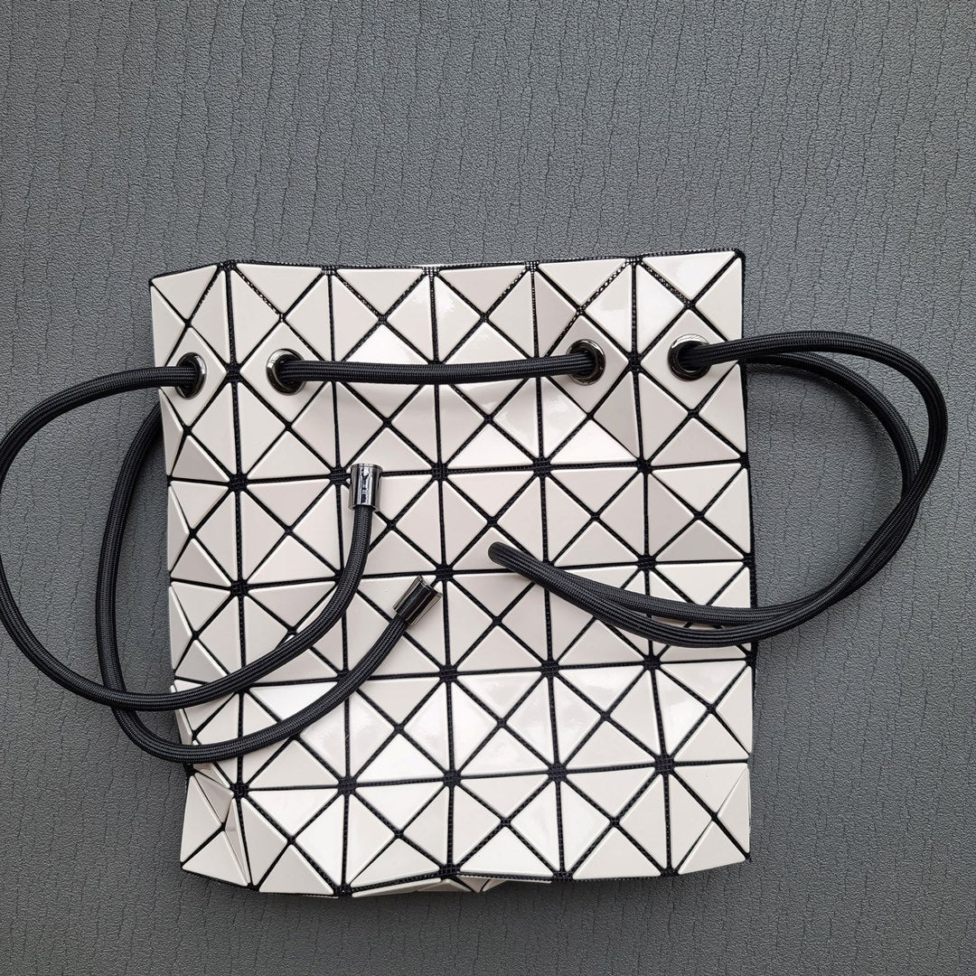 Women's Original Stitching Diamond Pattern Drawstring Round Shoulder Bags
