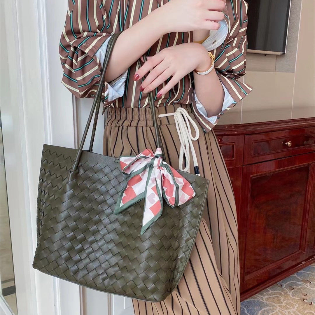 Women's Soft Cowhide Hand-woven Genuine Leather Vegetable Shoulder Bags