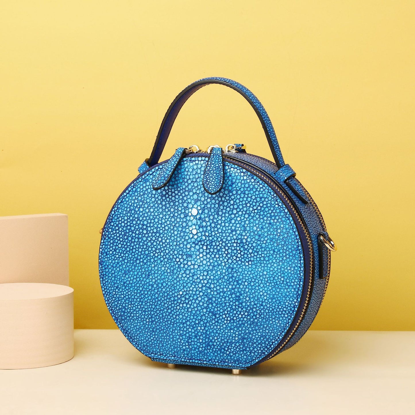Women's Glossy Pearl Fish Embossing Round Classic Handbags