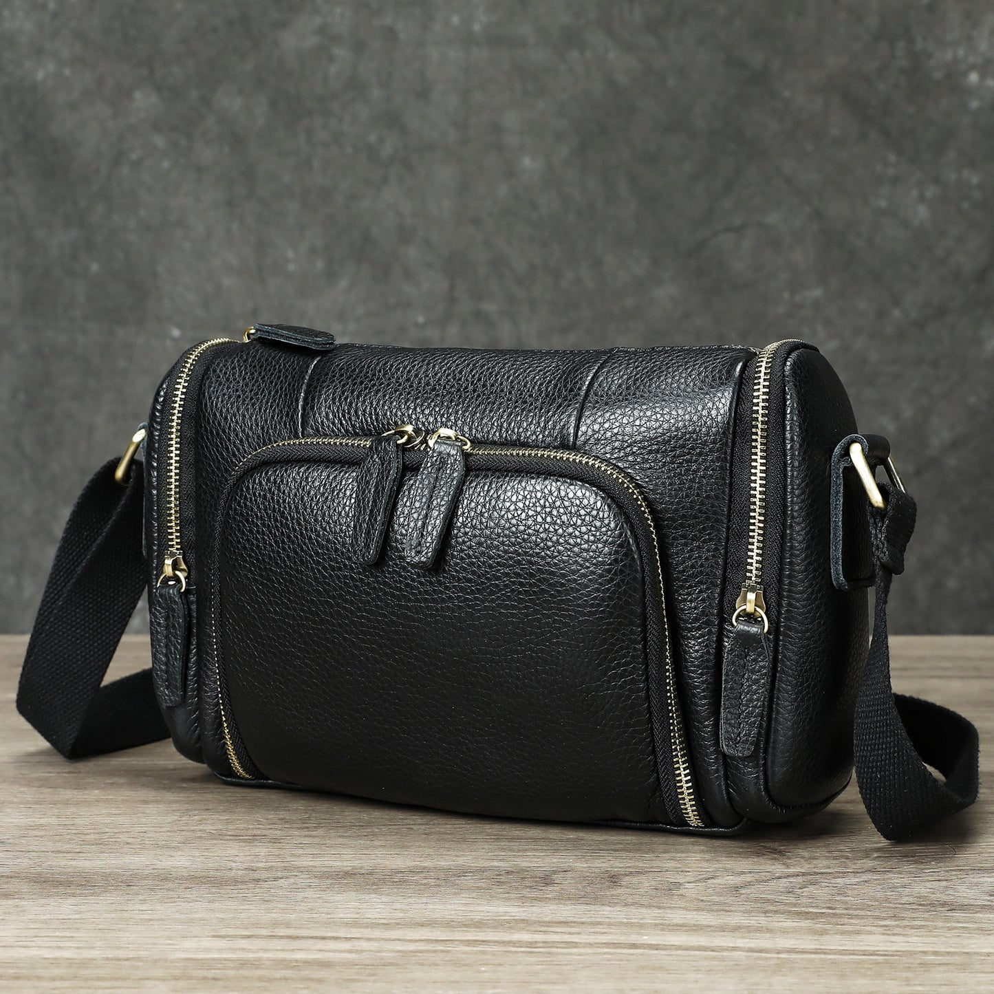 Men's Horse Leather Horizontal Cylinder Large Capacity Men's Shoulder Bags