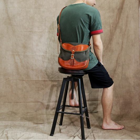 Women's & Men's Oil Wax Canvas Diagonal Saddle Vegetable Tanning Leather Men's Messenger Bags
