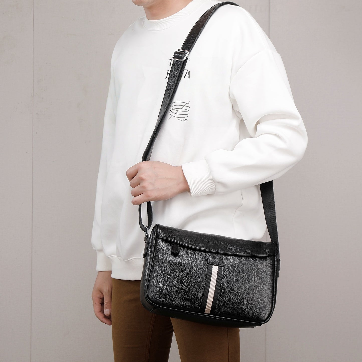 Men's Commuter First Layer Cowhide Large Capacity Men's Shoulder Bags