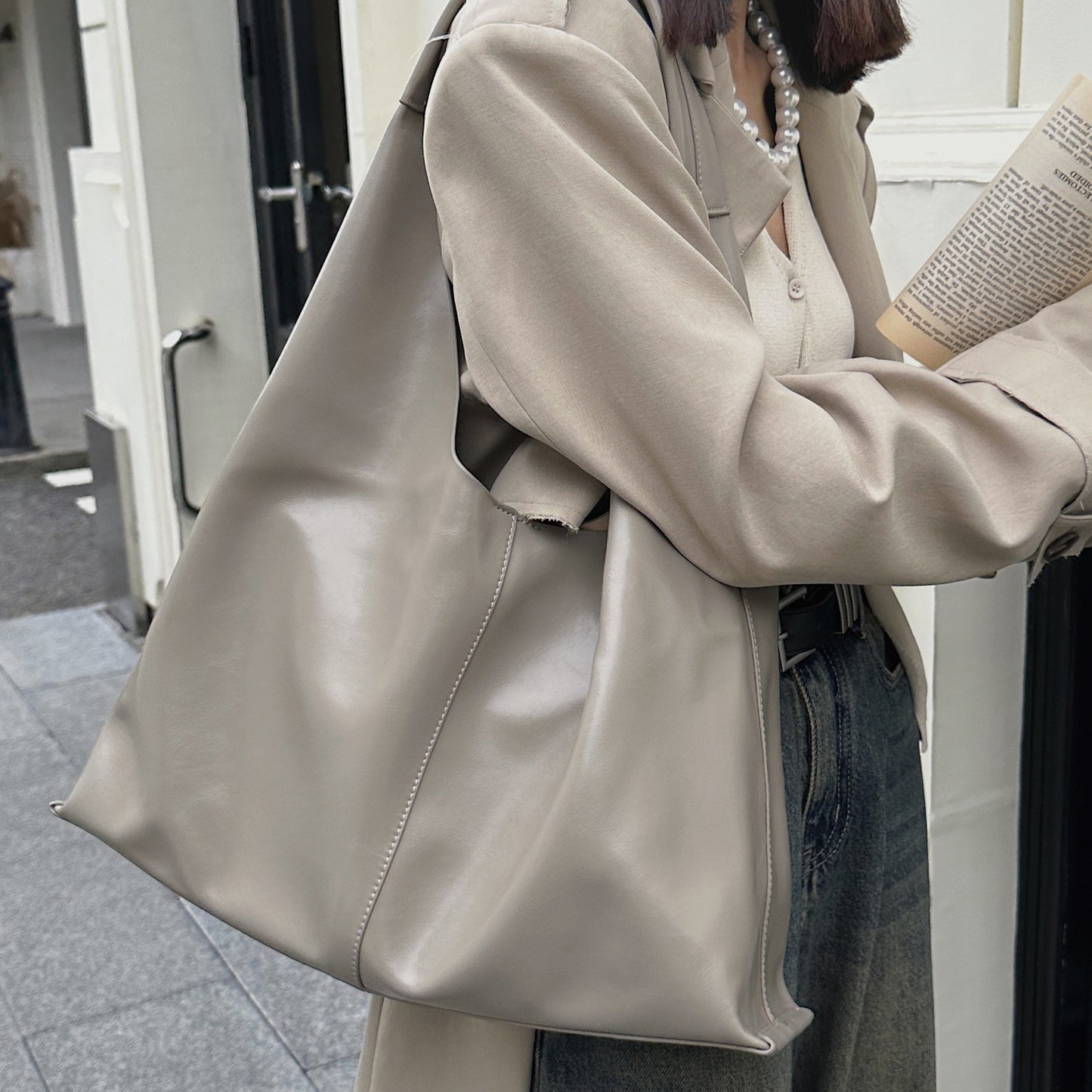 Women's Leather Oil Wax Large Capacity Minimalist Bags