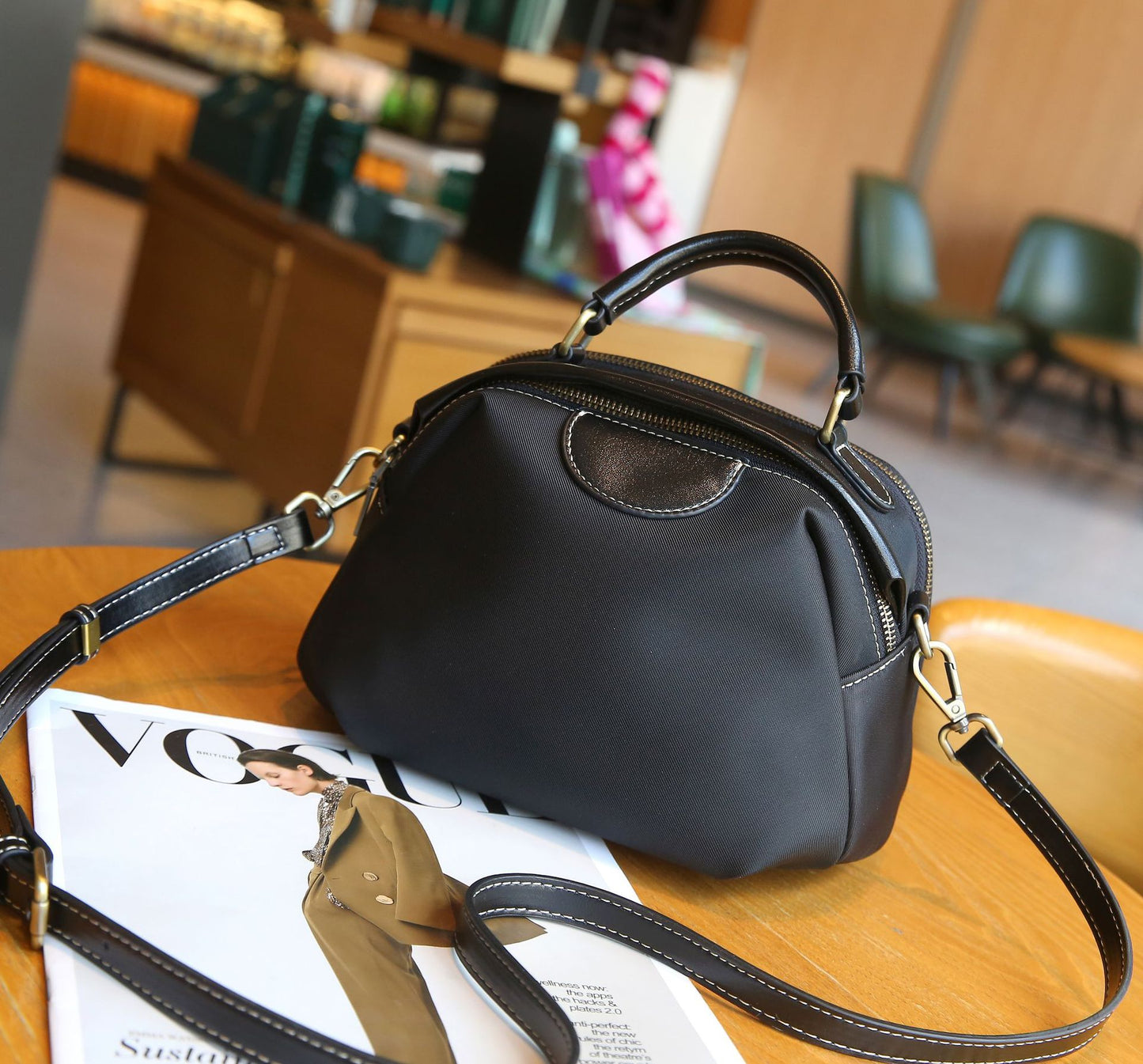 Women's Large Capacity Color Contrasting Shells Fashion Shoulder Bags