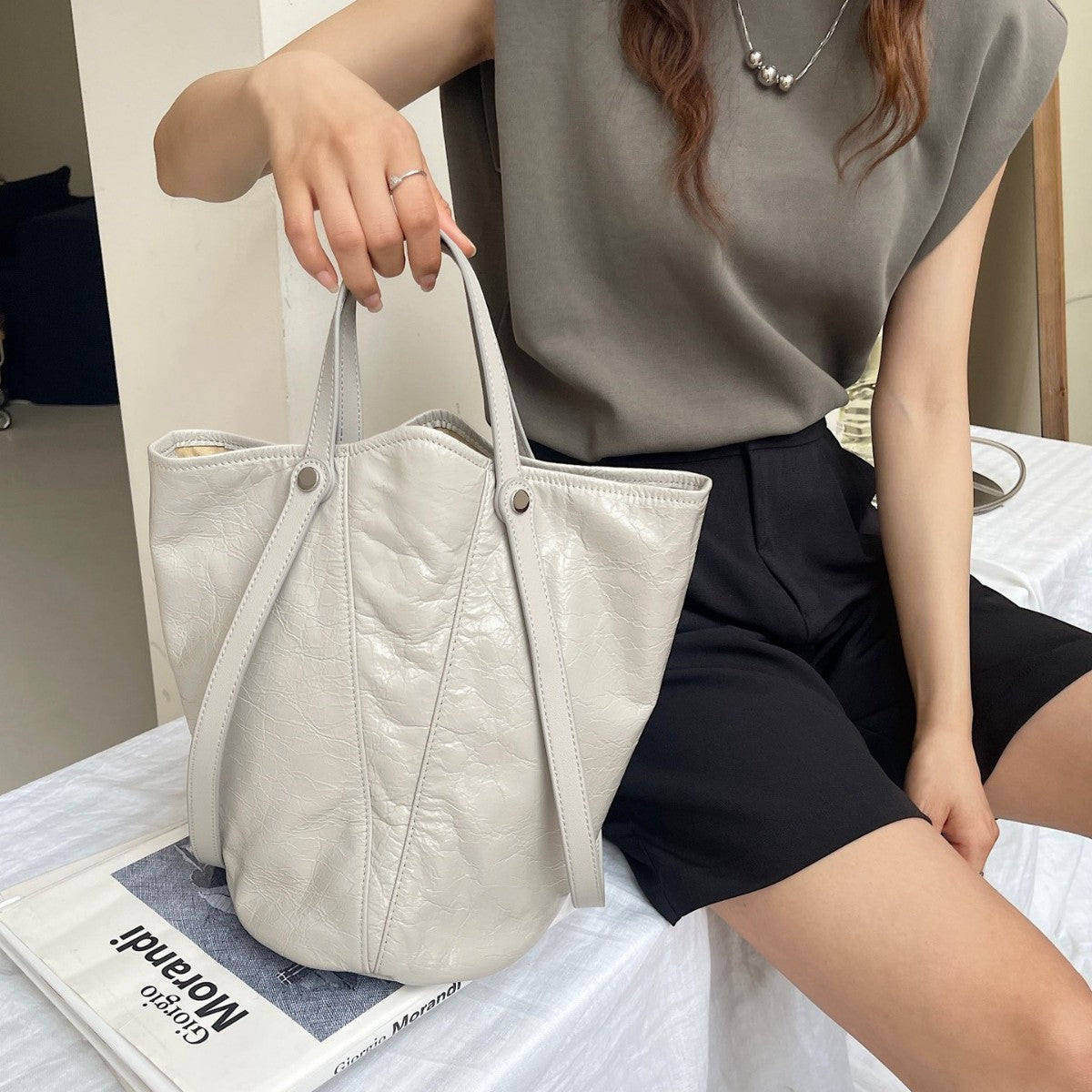High-grade Oil Wax Cowhide Simple Underarm Bucket Bags