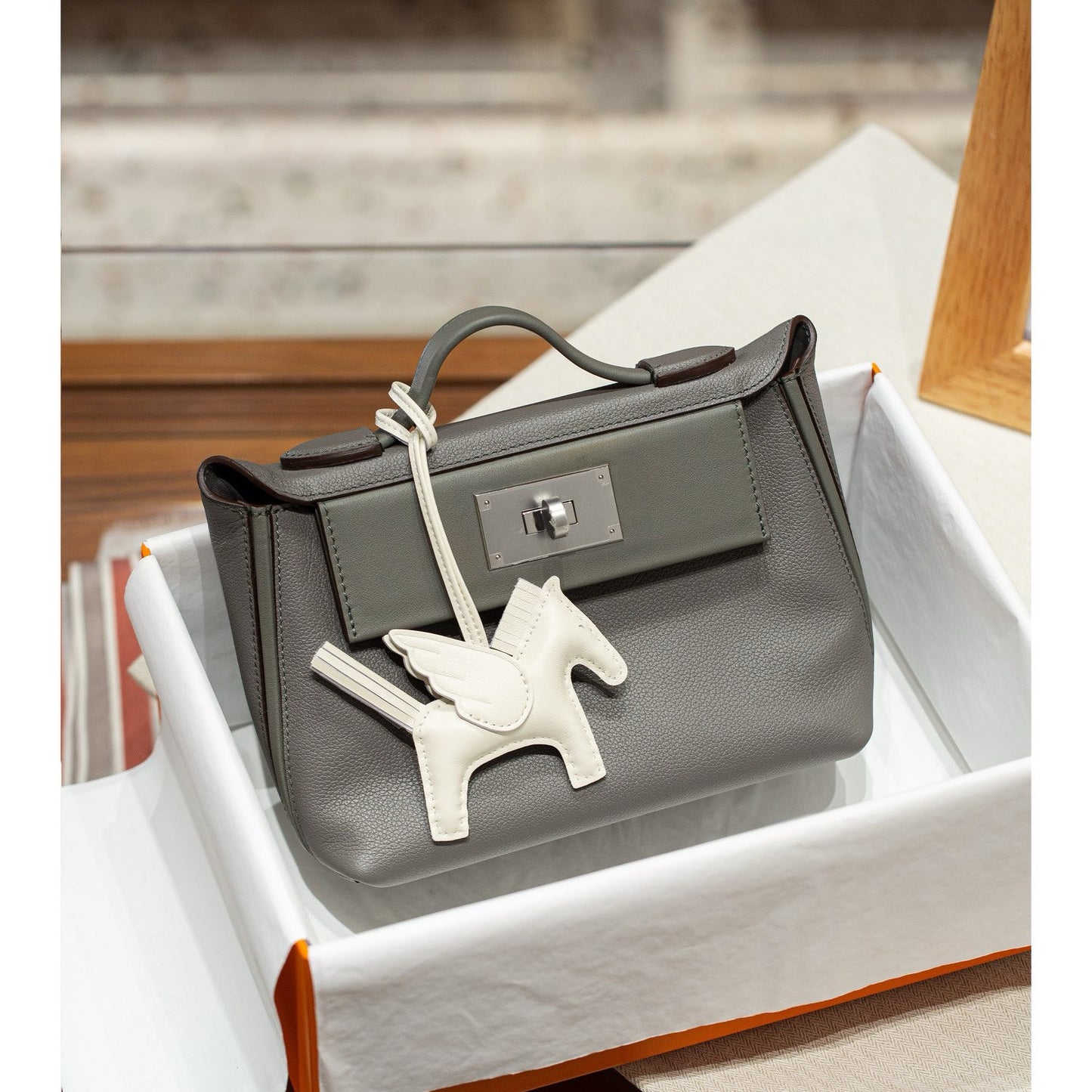 Women's Imported First Layer Cowhide Steel Hardware Shoulder Bags