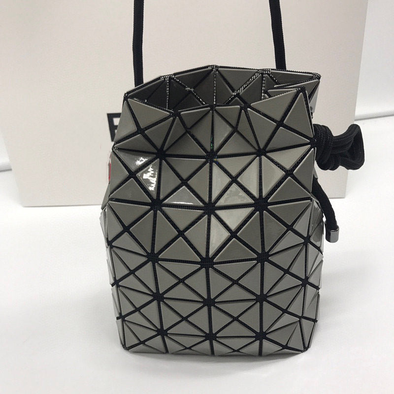 Women's Original Stitching Diamond Pattern Drawstring Round Shoulder Bags