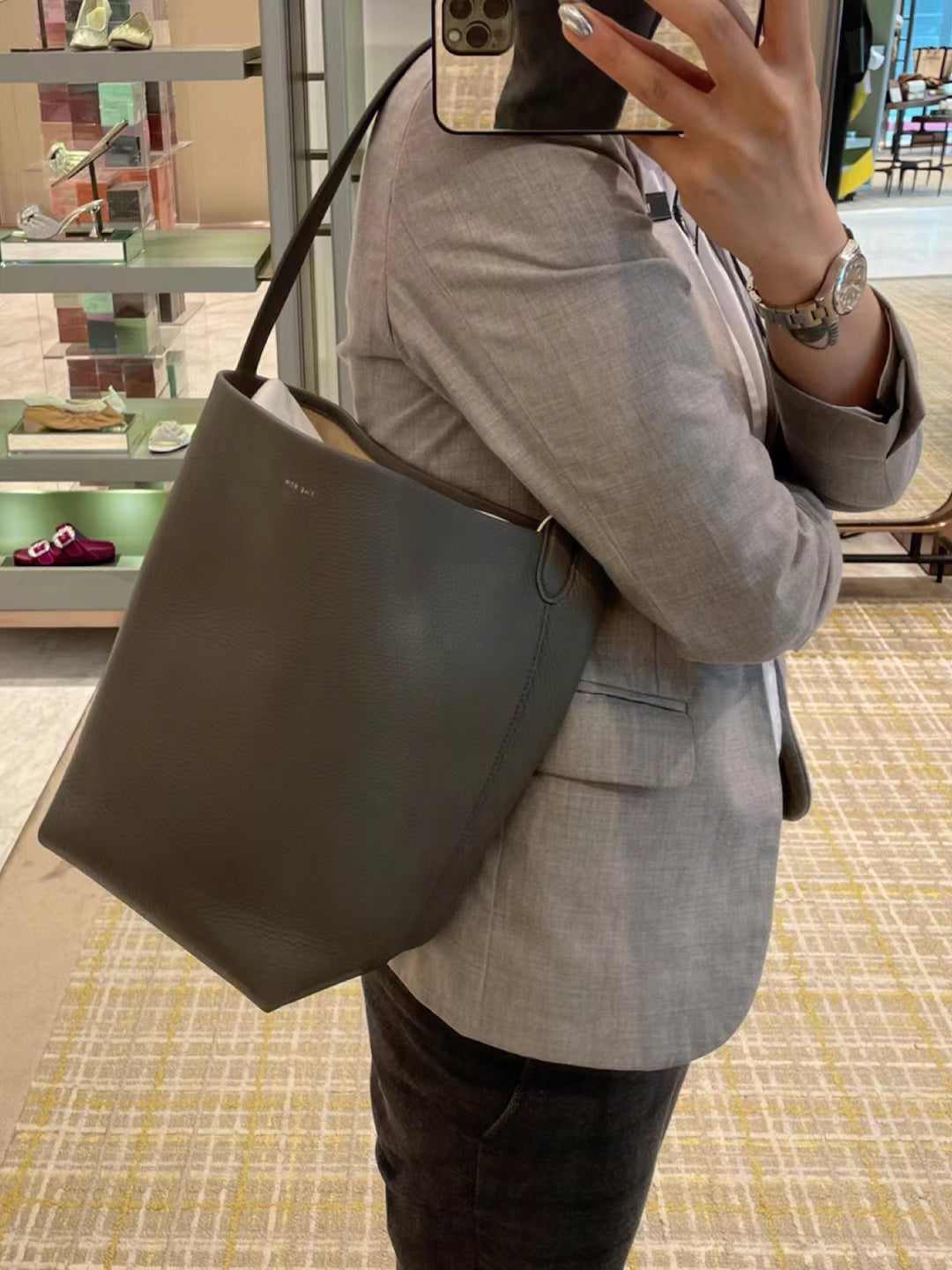 Women's Genuine Leather Large Capacity Commuter High-grade Bucket Bags