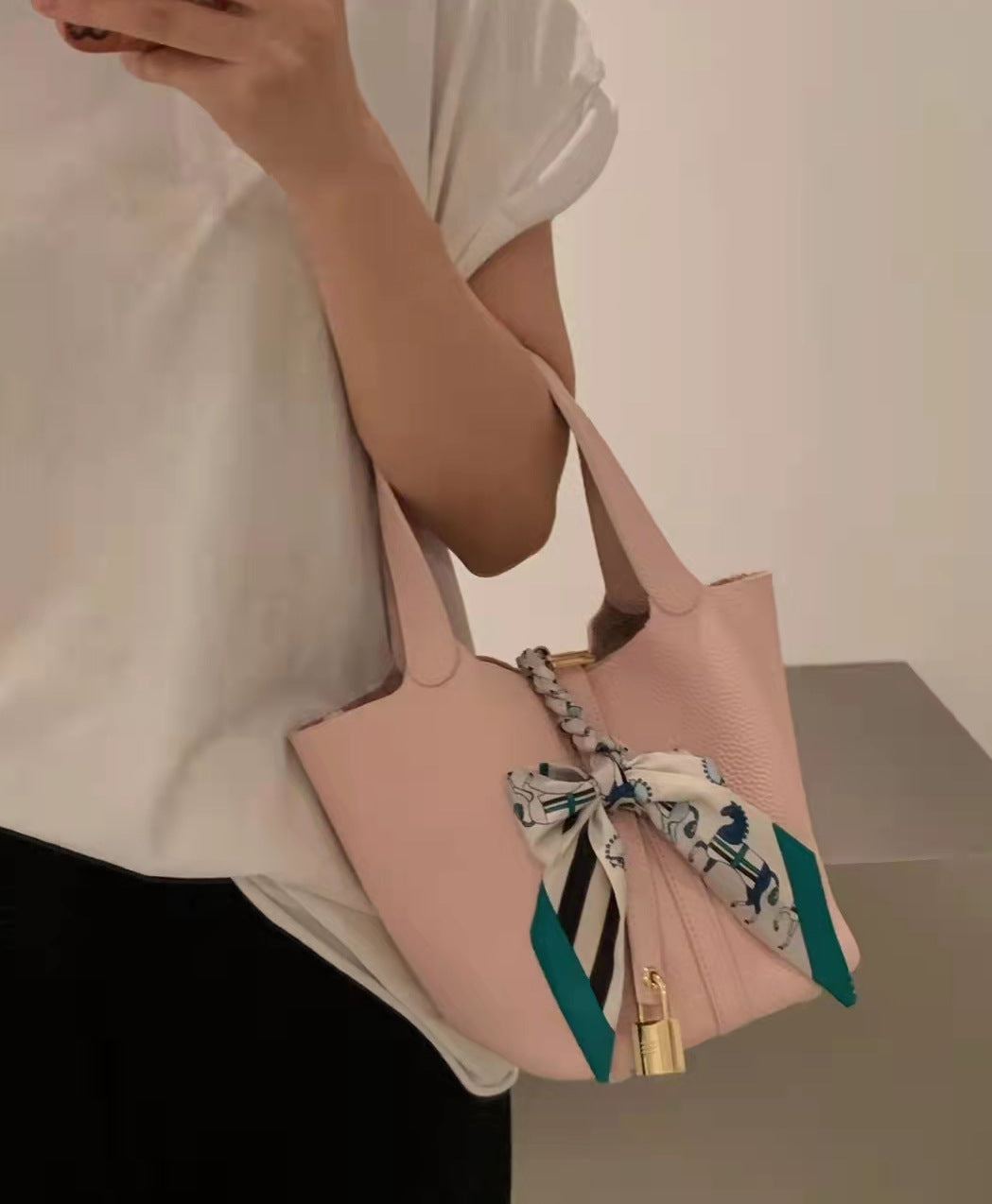 Women's Vegetable Basket Hand-held Lychee Pattern Cow Shoulder Bags