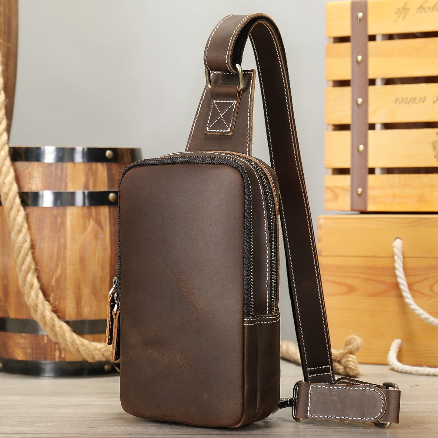 Men's Extra Light Luxury Retro First Layer Cowhide Men's Chest Bags