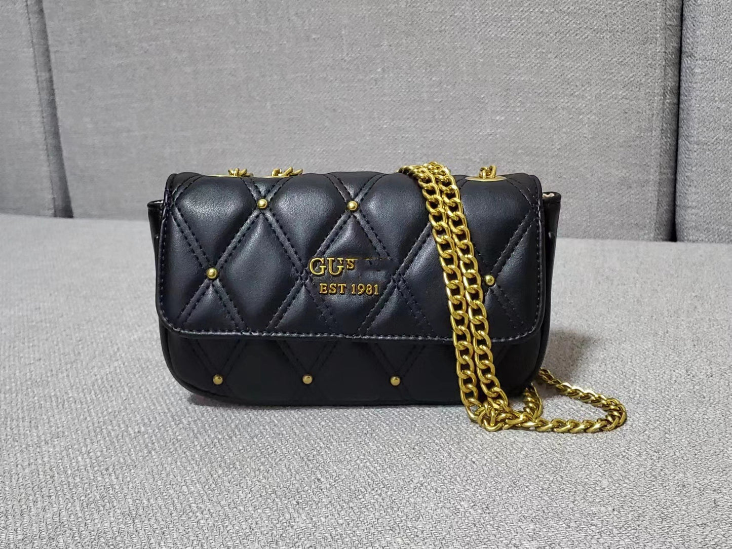 Women's Solid Color Simple Rhombus Cover Rivet Shoulder Bags