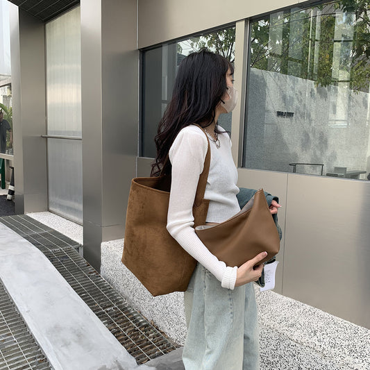 Women's Suede Retro Large Capacity Underarm Fashionable Bags