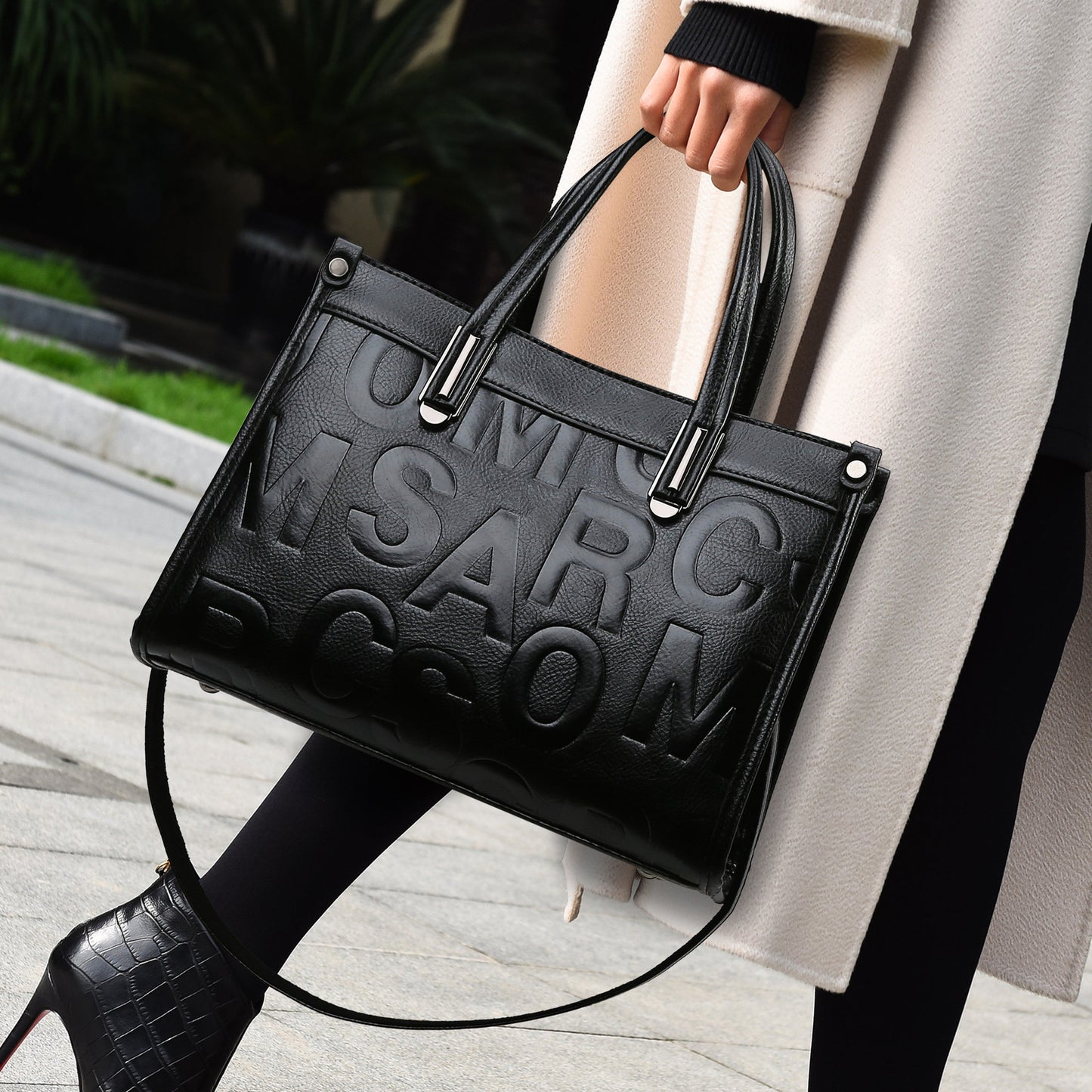 Women's Retro Commuter Large Capacity Letter Versatile Handbags