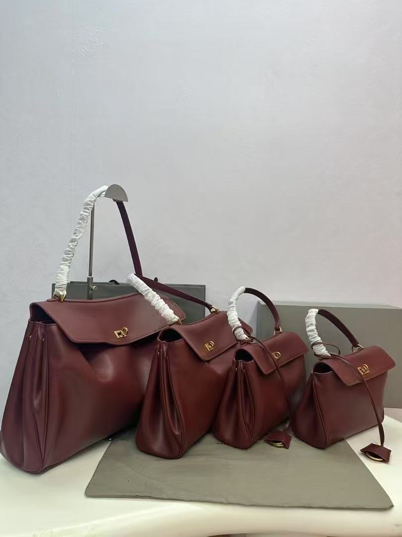 Kelly Large Capacity Smooth Leather Portable Tote Bags