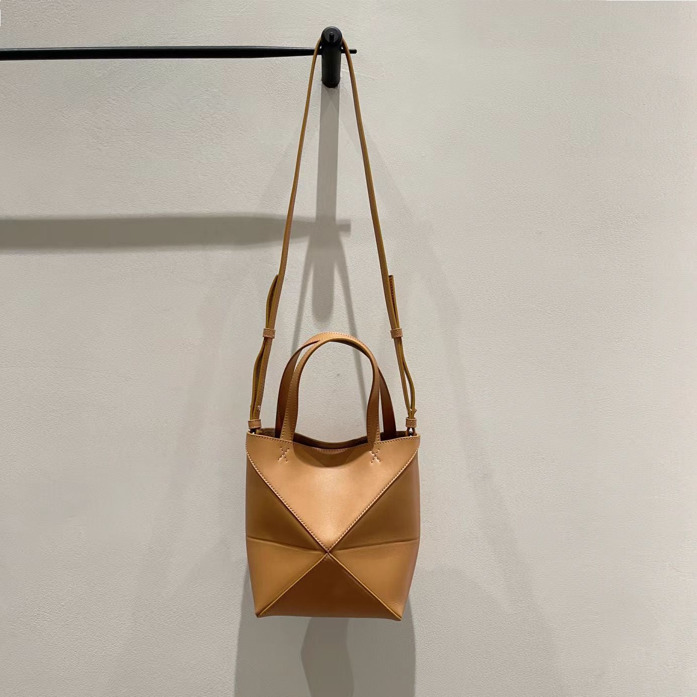 Women's Cowhide Folding Geometric Portable For Bucket Bags