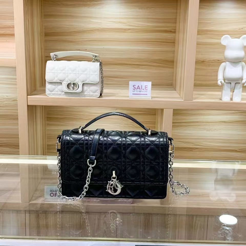 Durable High-grade Classic Style Rhombus Chain Small Square Bags