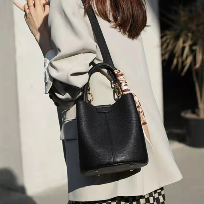 Women's Leather Tactile Feel Niche Fashion Vegetable Handbags