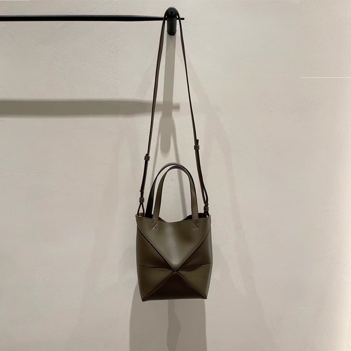 Women's Cowhide Folding Geometric Portable For Bucket Bags