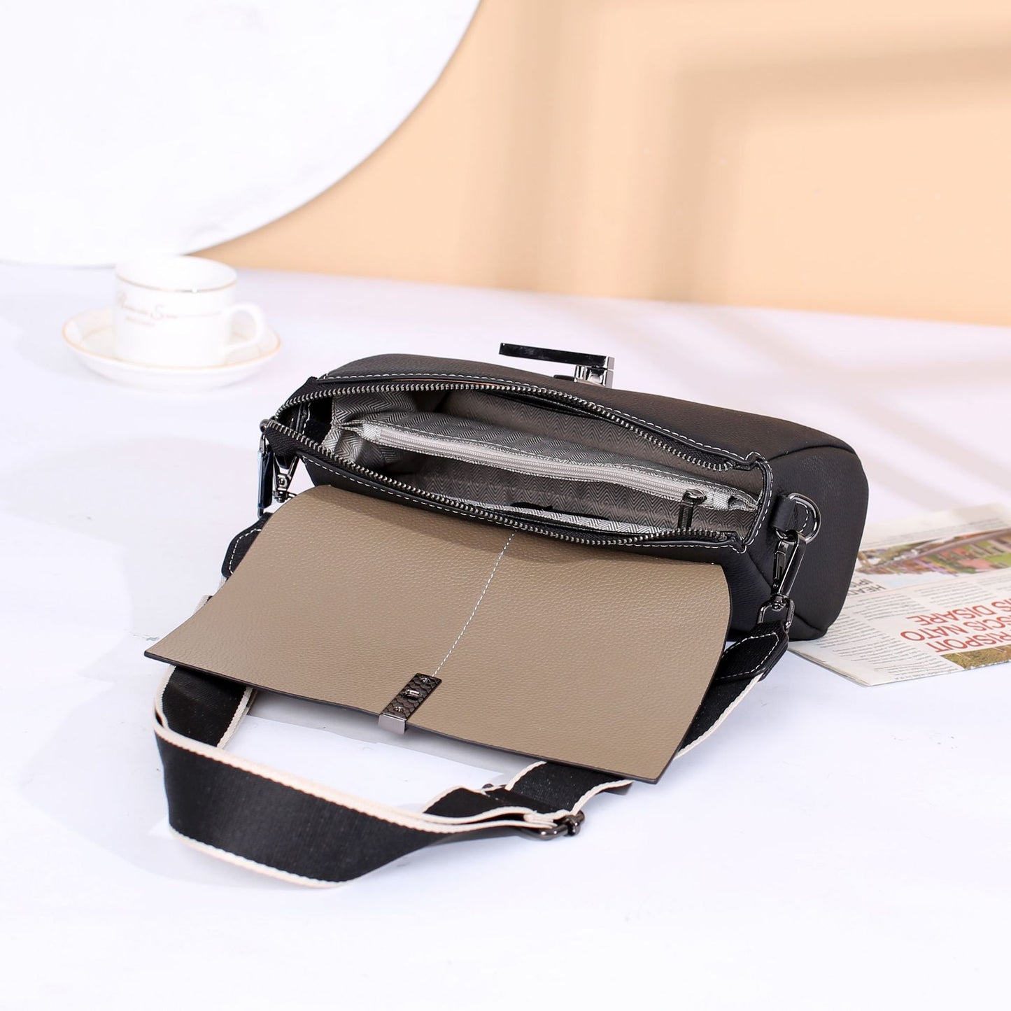 Women's Leather Fashion Simple Shopping Shell Contrast Color Shoulder Bags