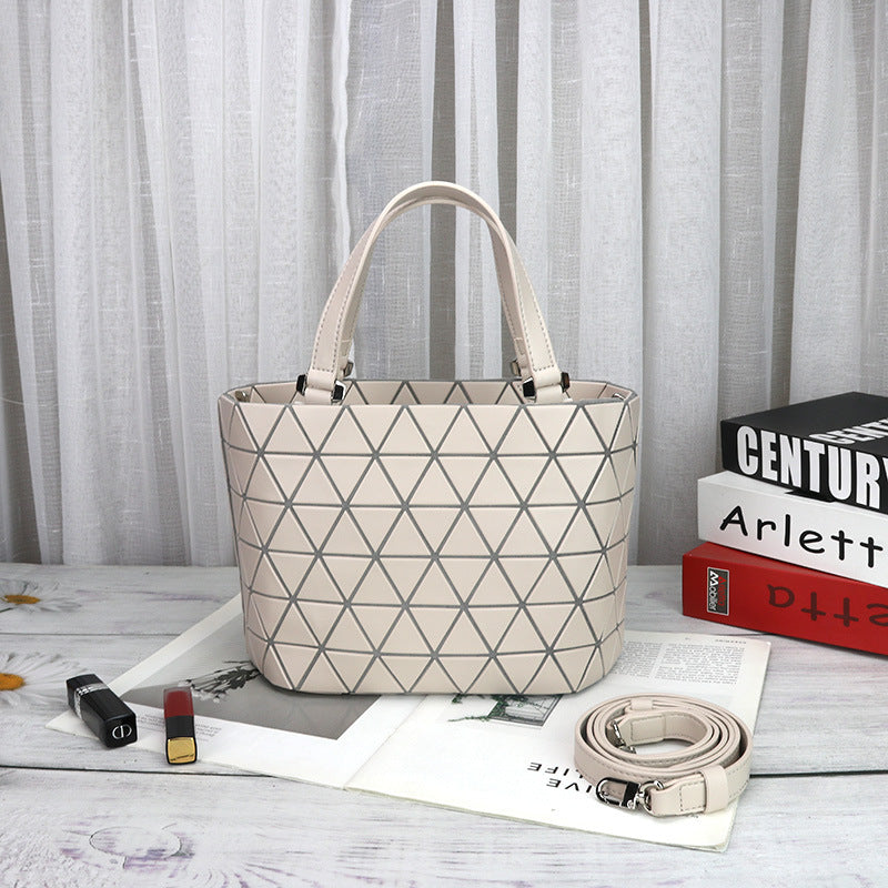 Women's Size Matte Fashion Geometric Diamond Quilted Bucket Bags