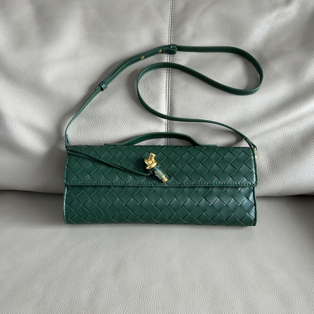 Women's French Stick Texture Hand-woven Hardware Fashion Handbags