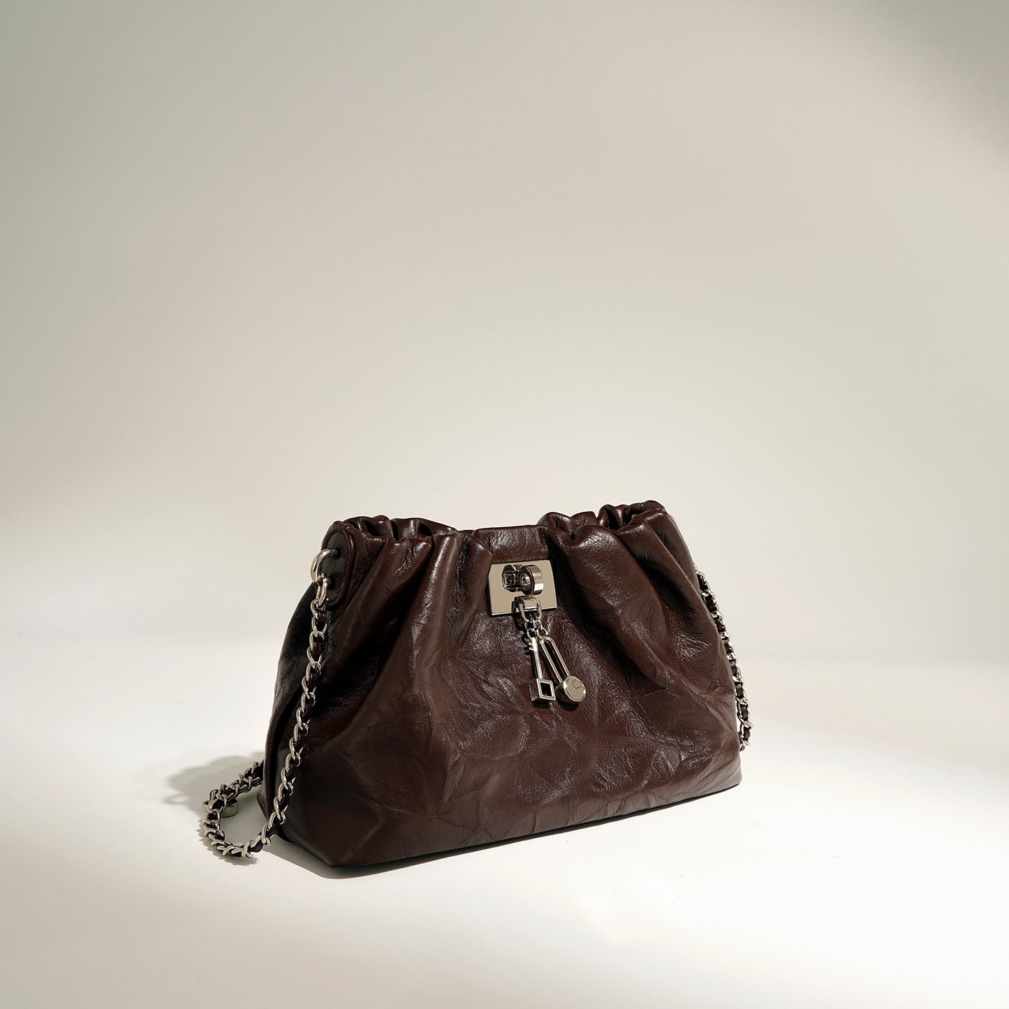 Women's Pleated Cowhide Cloud Retro High-grade Elegant Lock