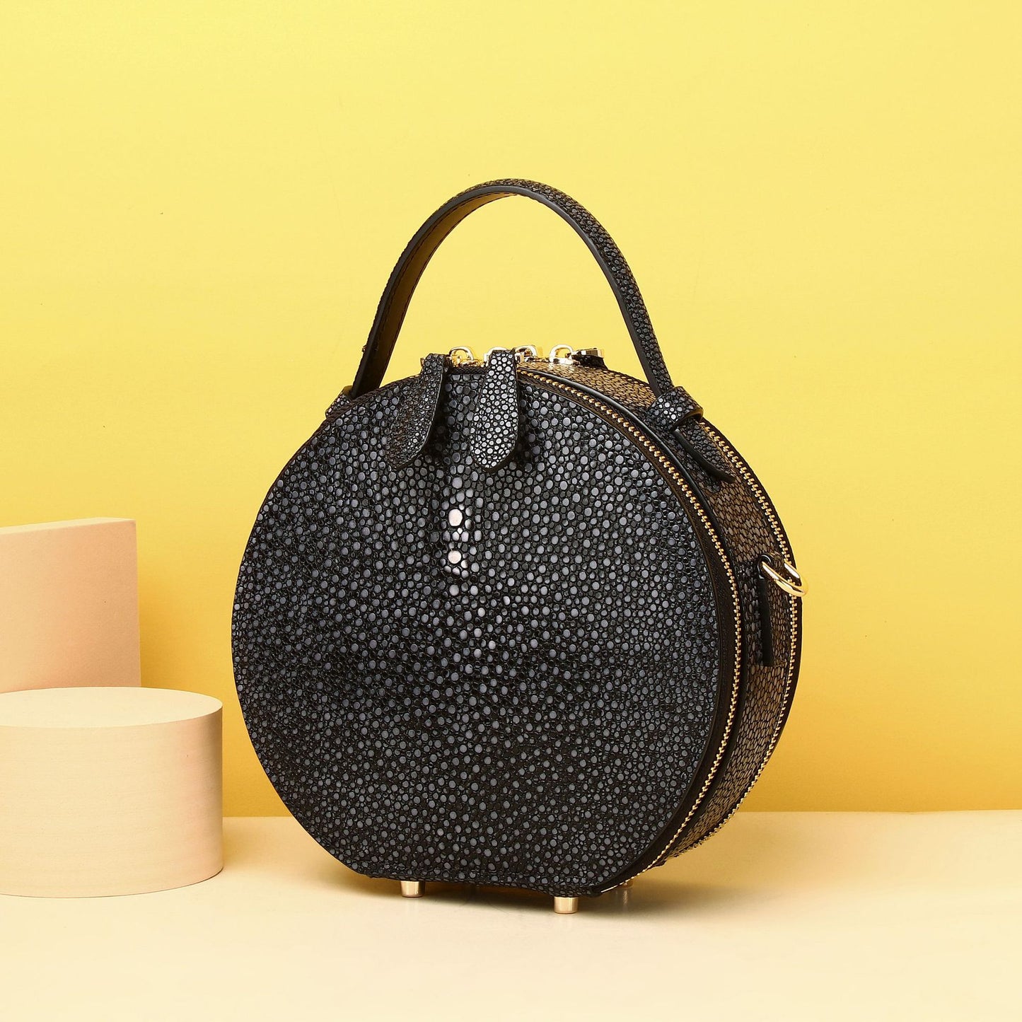 Women's Glossy Pearl Fish Embossing Round Classic Handbags