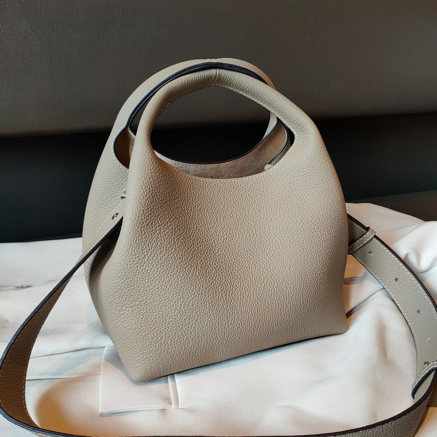 Women's Commuter Genuine Leather First Layer Cowhide Handbags