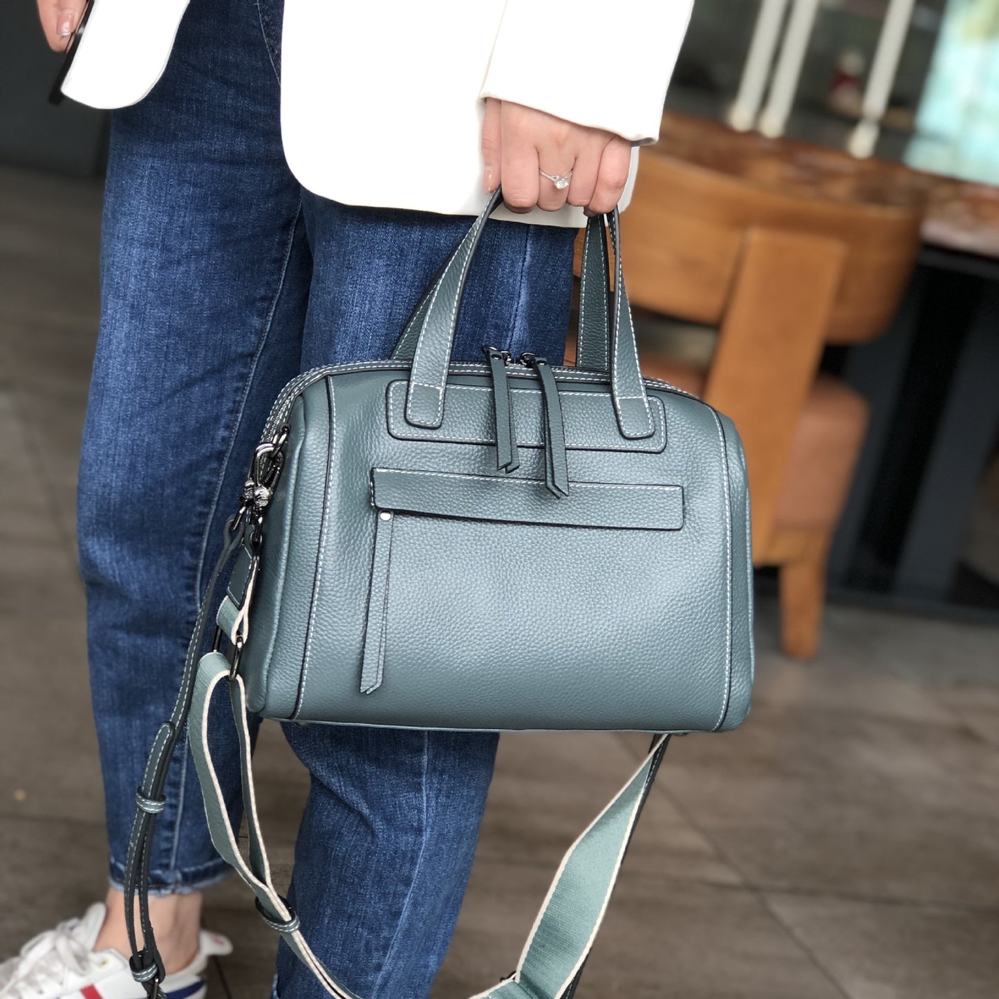 Women's Layer Leather Fashion Simple Pillow Commuter Shoulder Bags