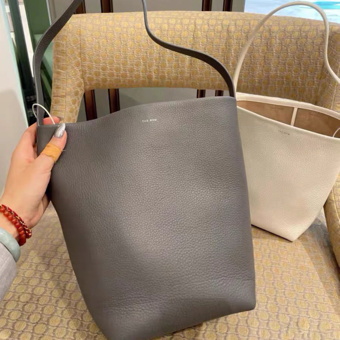Design Classic Large Capacity Commuter Shopping Bucket Bags