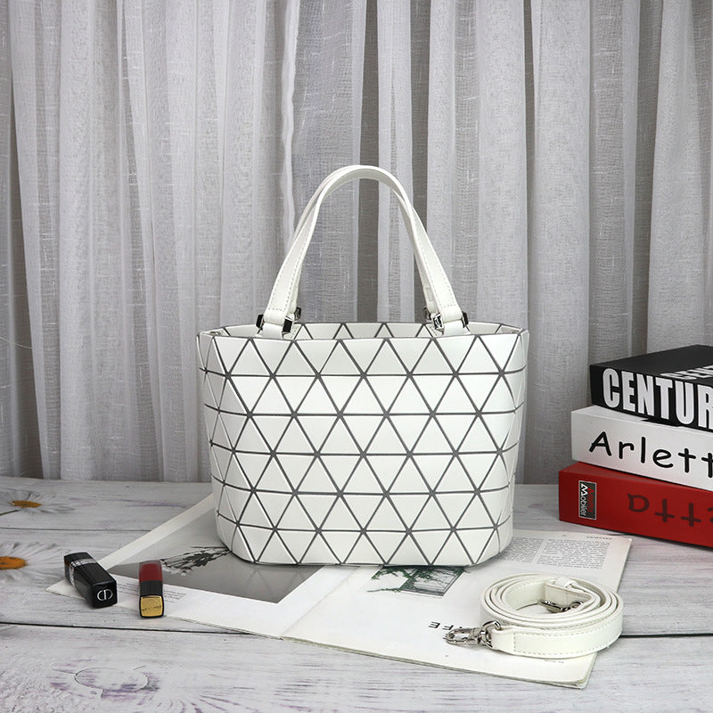 Women's Size Matte Fashion Geometric Diamond Quilted Bucket Bags