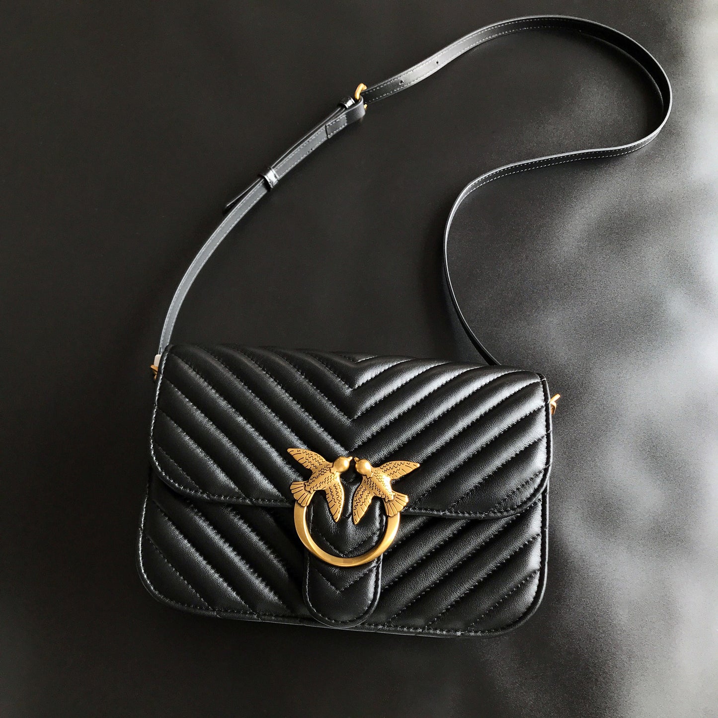 Women's Quality Swallow Genuine Leather V Pattern Bags