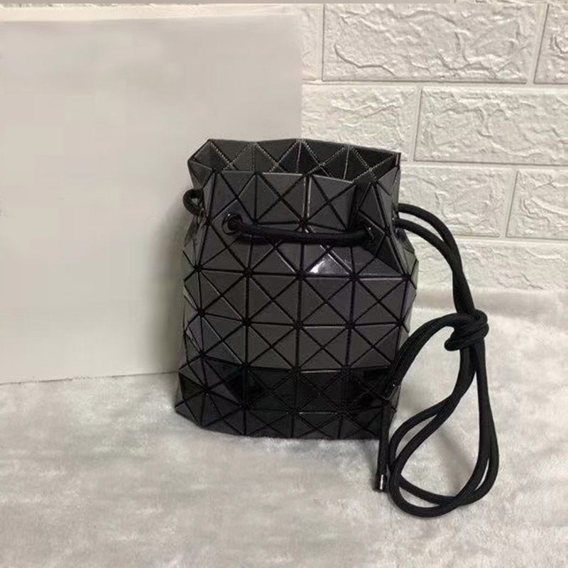 Women's Original Stitching Diamond Pattern Drawstring Round Shoulder Bags