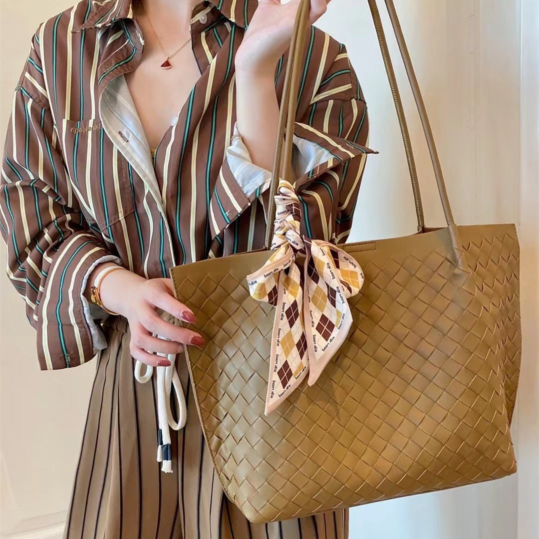 Women's Soft Cowhide Hand-woven Genuine Leather Vegetable Shoulder Bags