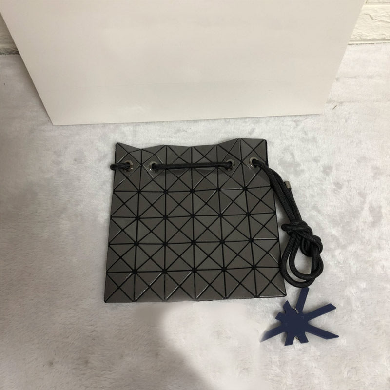 Women's Original Stitching Diamond Pattern Drawstring Round Shoulder Bags