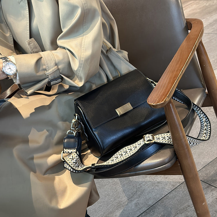 Women's Underarm Fashion Retro Sense Niche Leather Handbags