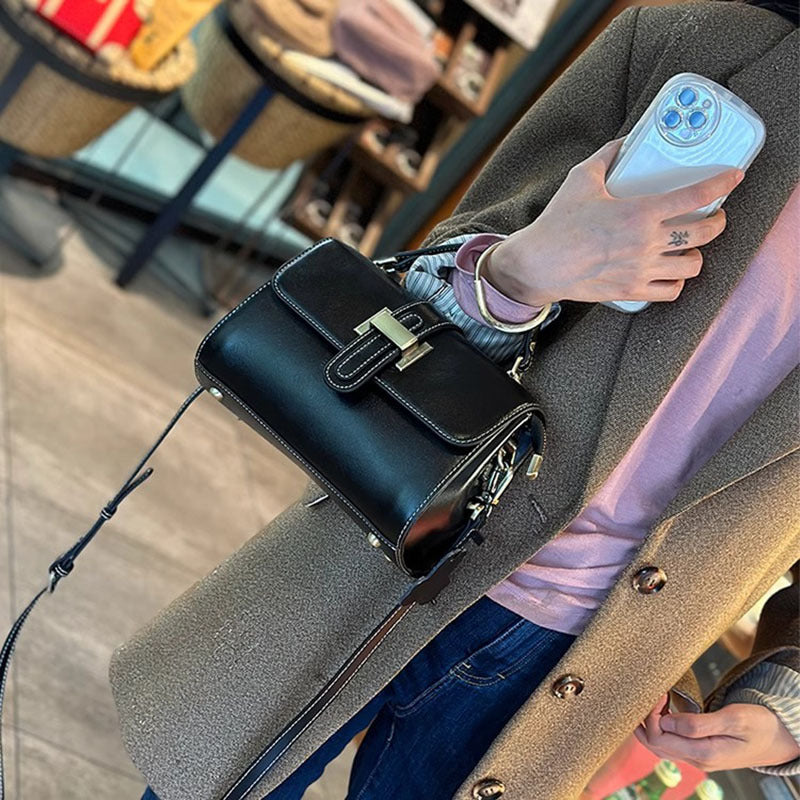 Women's Underarm Vintage Leather Light Luxury Cowhide Shoulder Bags