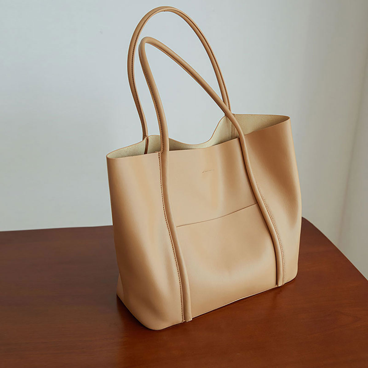 Women's Genuine Leather Cowhide Commuter Large Capacity Tote Bags