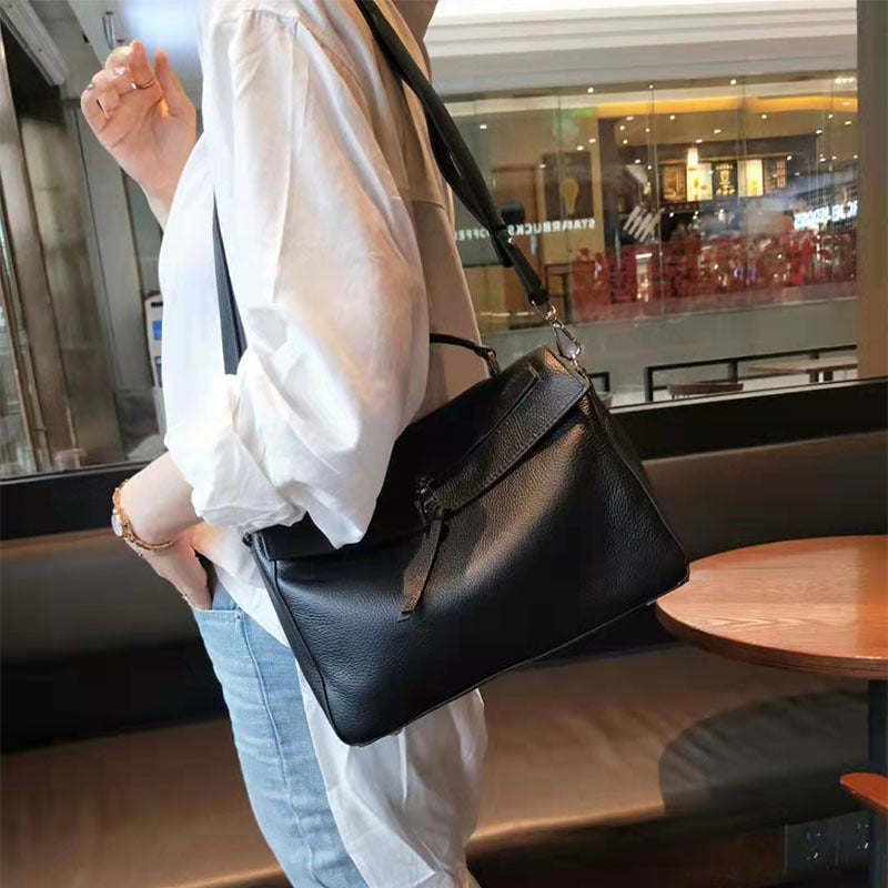 Women's Line Soft Leather Underarm Fashionable Large Shoulder Bags