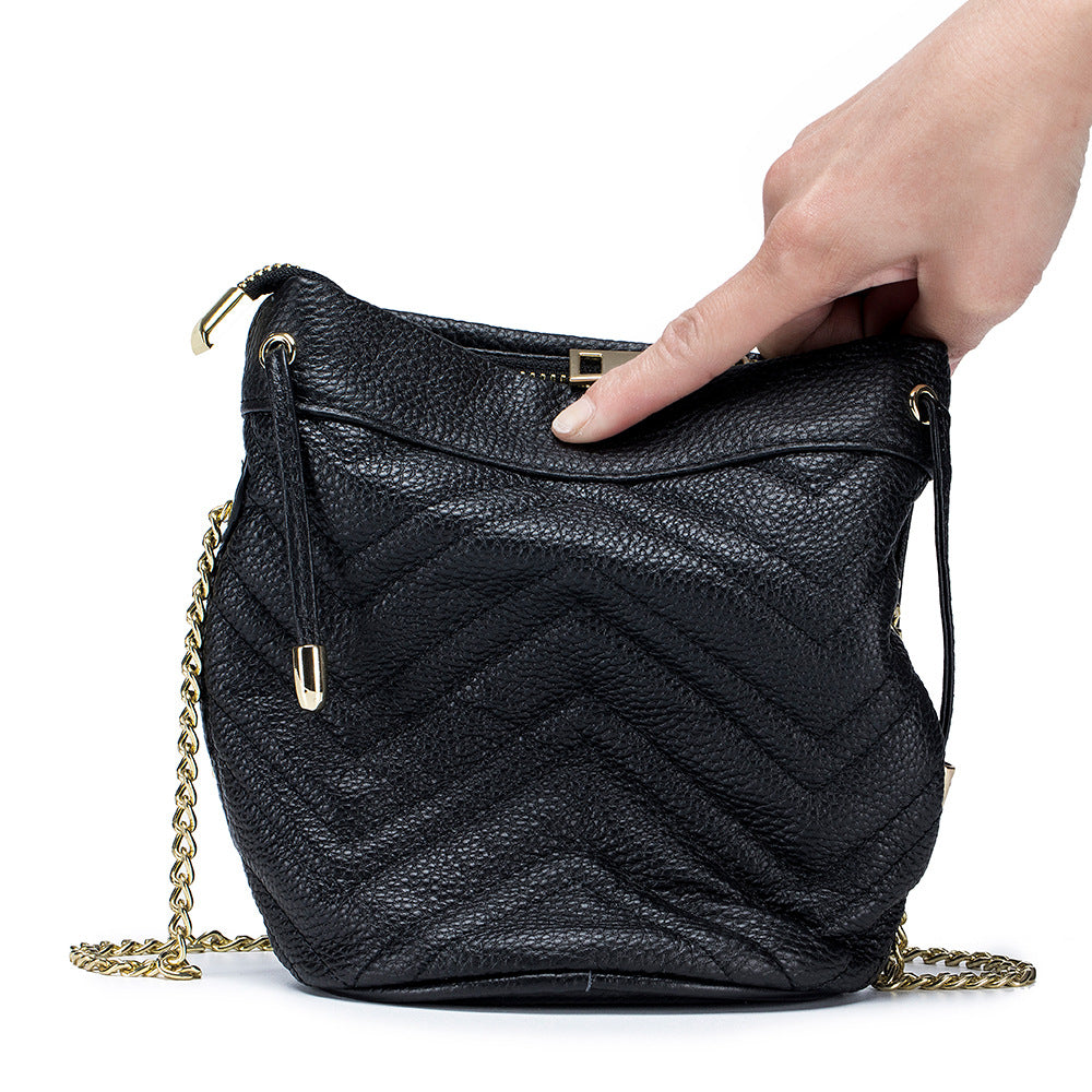 Women's Layer Cowhide Fashion Chain Leather Striped Embroidery Thread One Bags