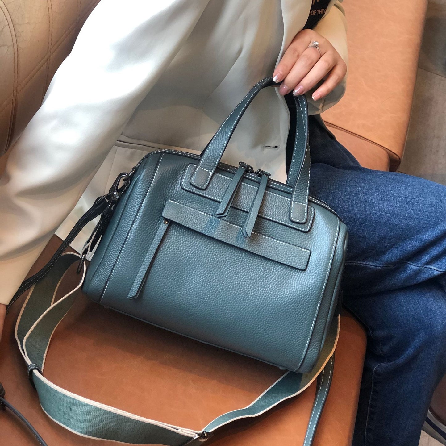 Women's Layer Leather Fashion Simple Pillow Commuter Shoulder Bags