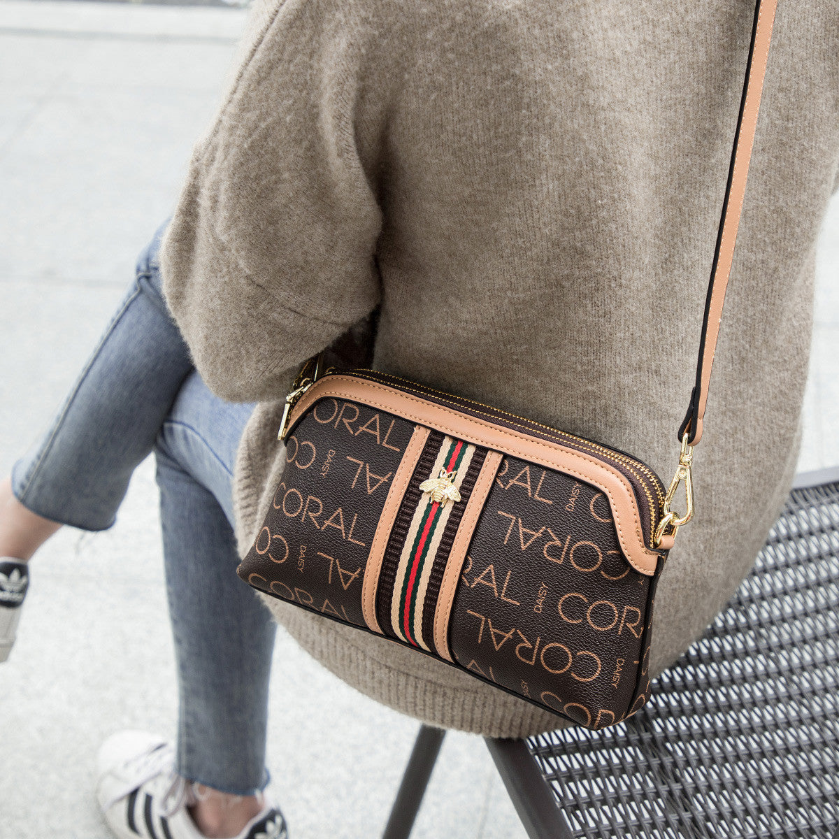 Women's Retro Striped Print Contrast Color One Shoulder Bags