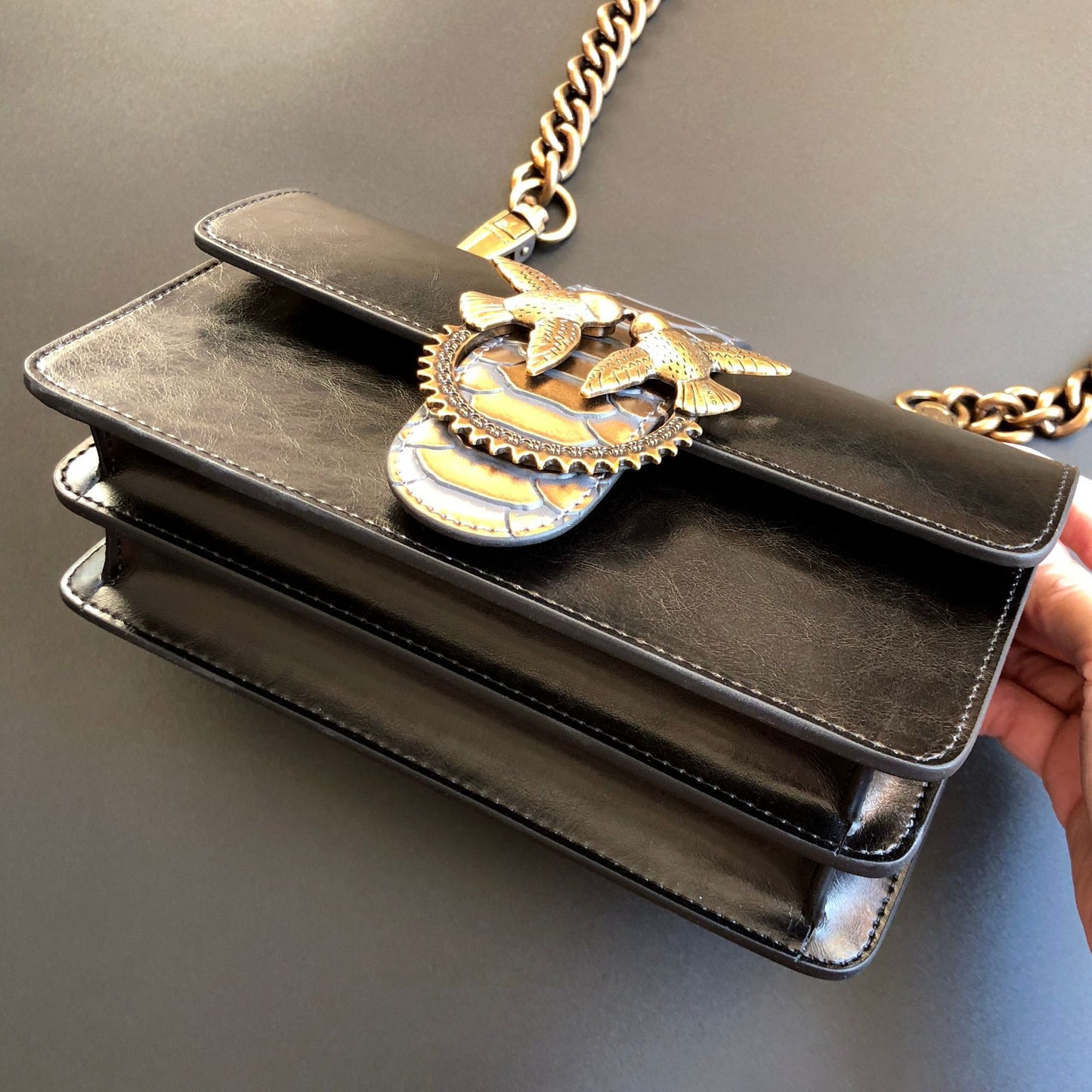 Women's Swallow Oil Wax Leather Retro Gear Crossbody Bags