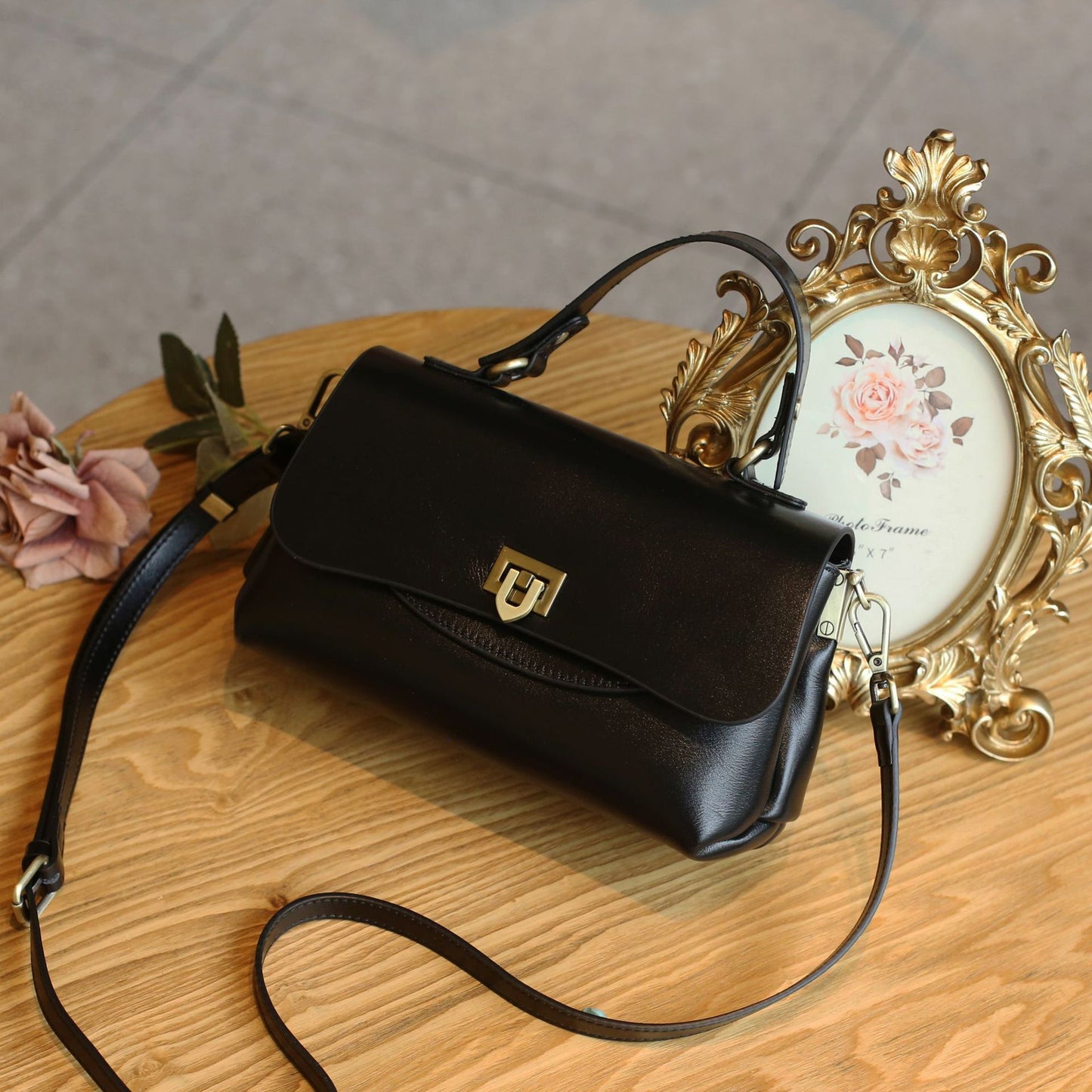 Women's Tanning Leather Single Wide Strap Ribbon Commuter Shoulder Bags