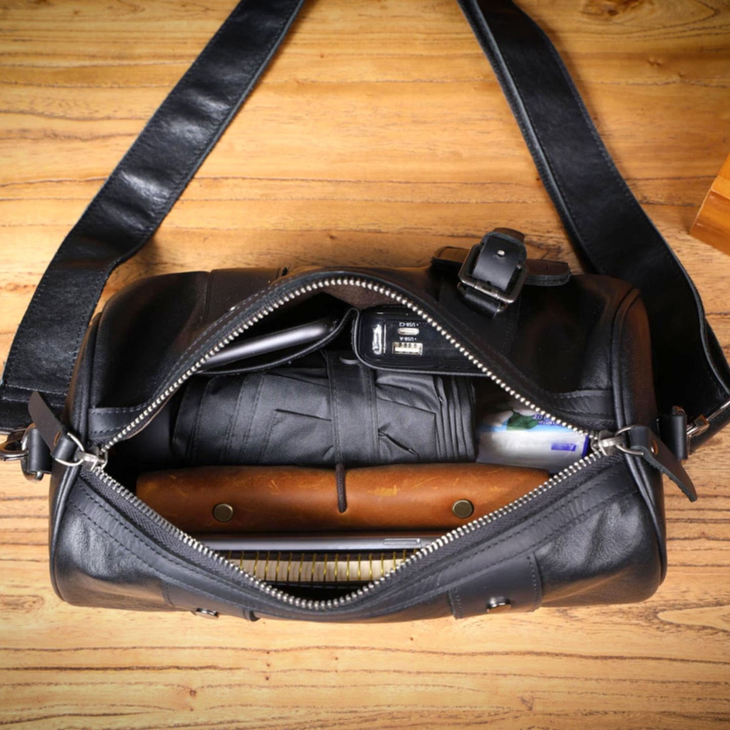 Men's Leather Simple Handmade First Layer Vegetable Men's Messenger Bags