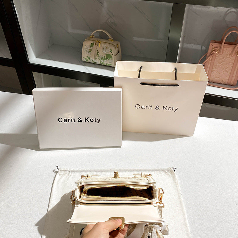 Attractive High-grade Silk Niche Embroidery Commuter Small Square Bags