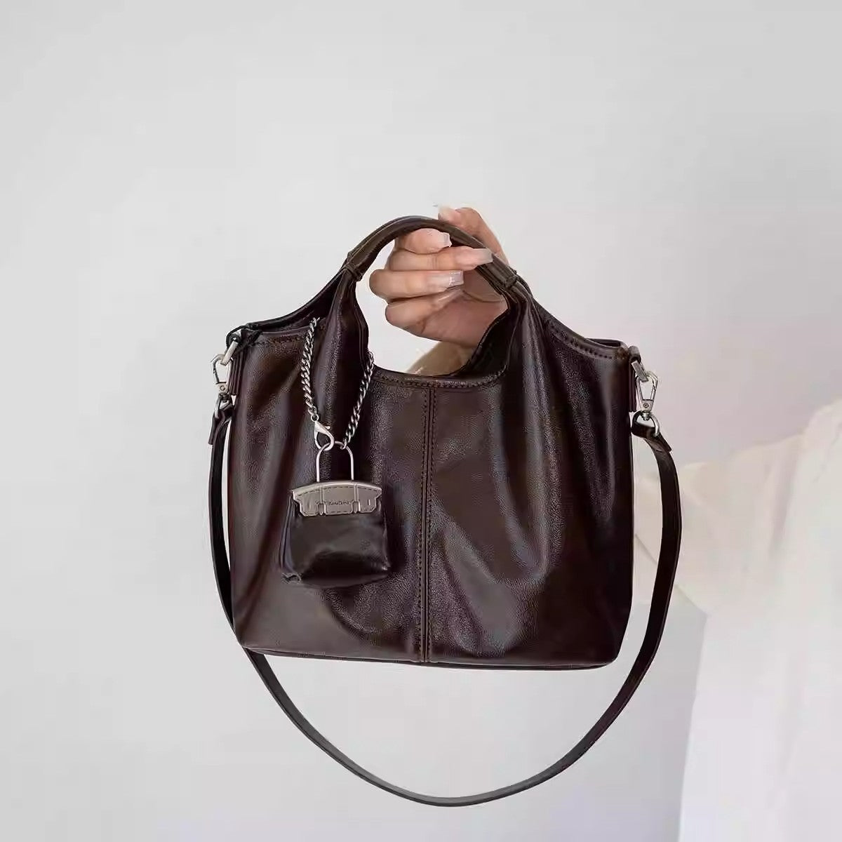 Women's Niche Soft Leather Retro Fashionable Stylish Shoulder Bags