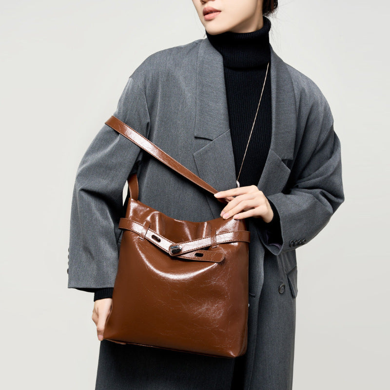Women's Leather Oil Wax Large Capacity Commuter Crossbody Bags