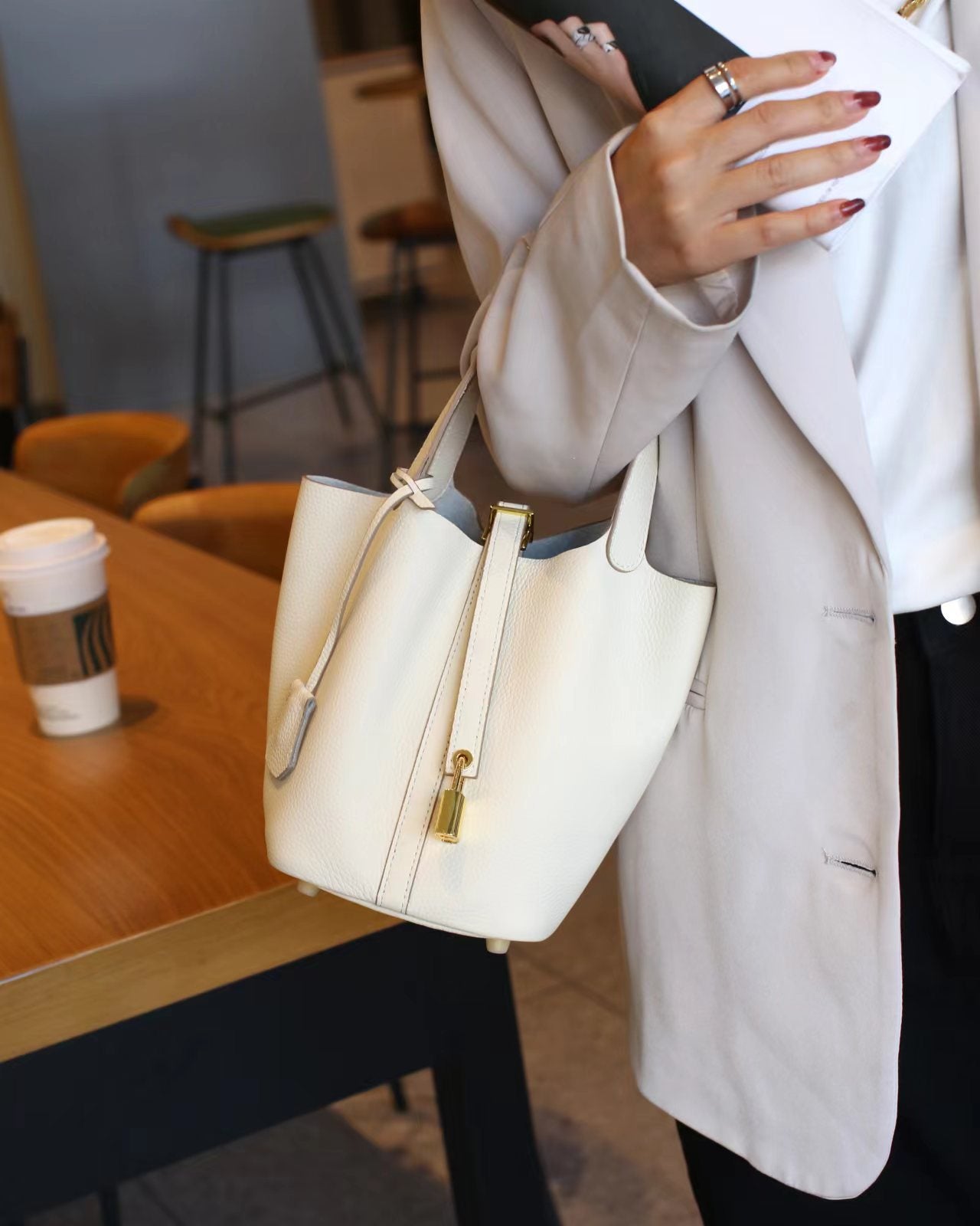 Women's Basket Lychee Pattern First Layer Cowhide Solid Bucket Bags