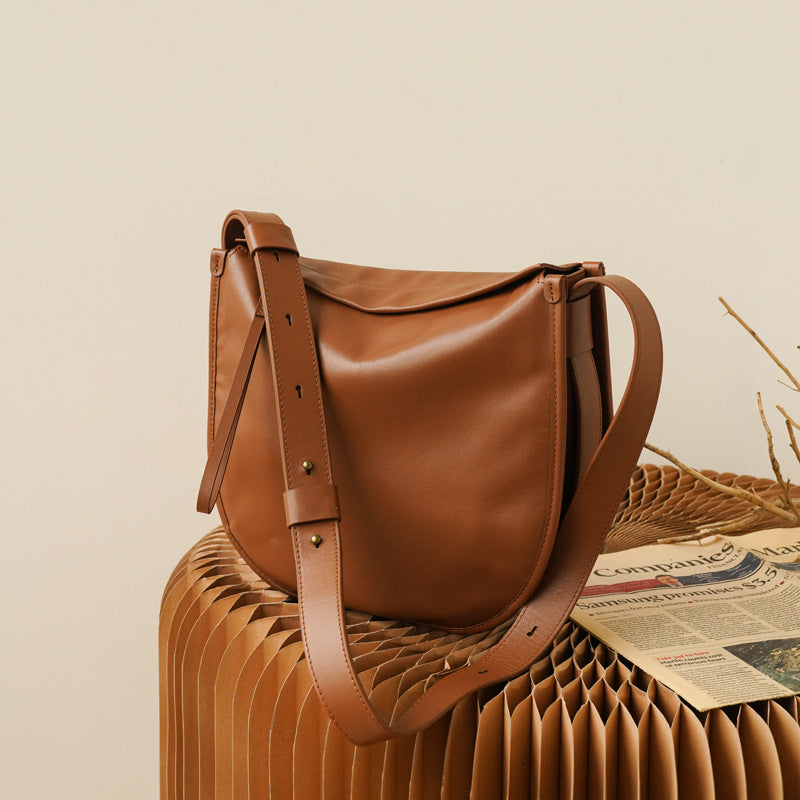 Women's Cowhide Solid Color Simple Leather Idle Bags